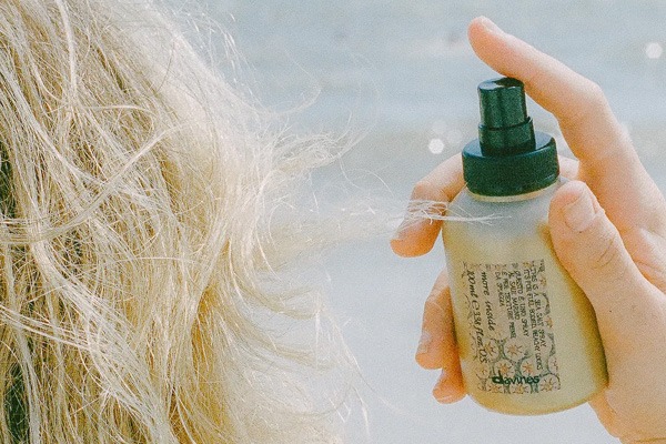 ¿Es malo para el pelo el spray de sal marina?