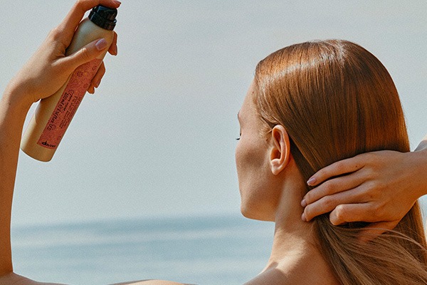 Laca para el cabello: secretos para elegir y lograr un peinado perfecto