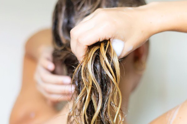 ¿Por qué se me cae el pelo? 11 causas de la pérdida del cabello y cómo prevenirlas